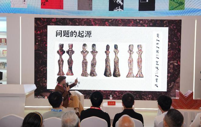 一袭汉服惊艳上海书展这场活动让千年时尚对话当代潮流